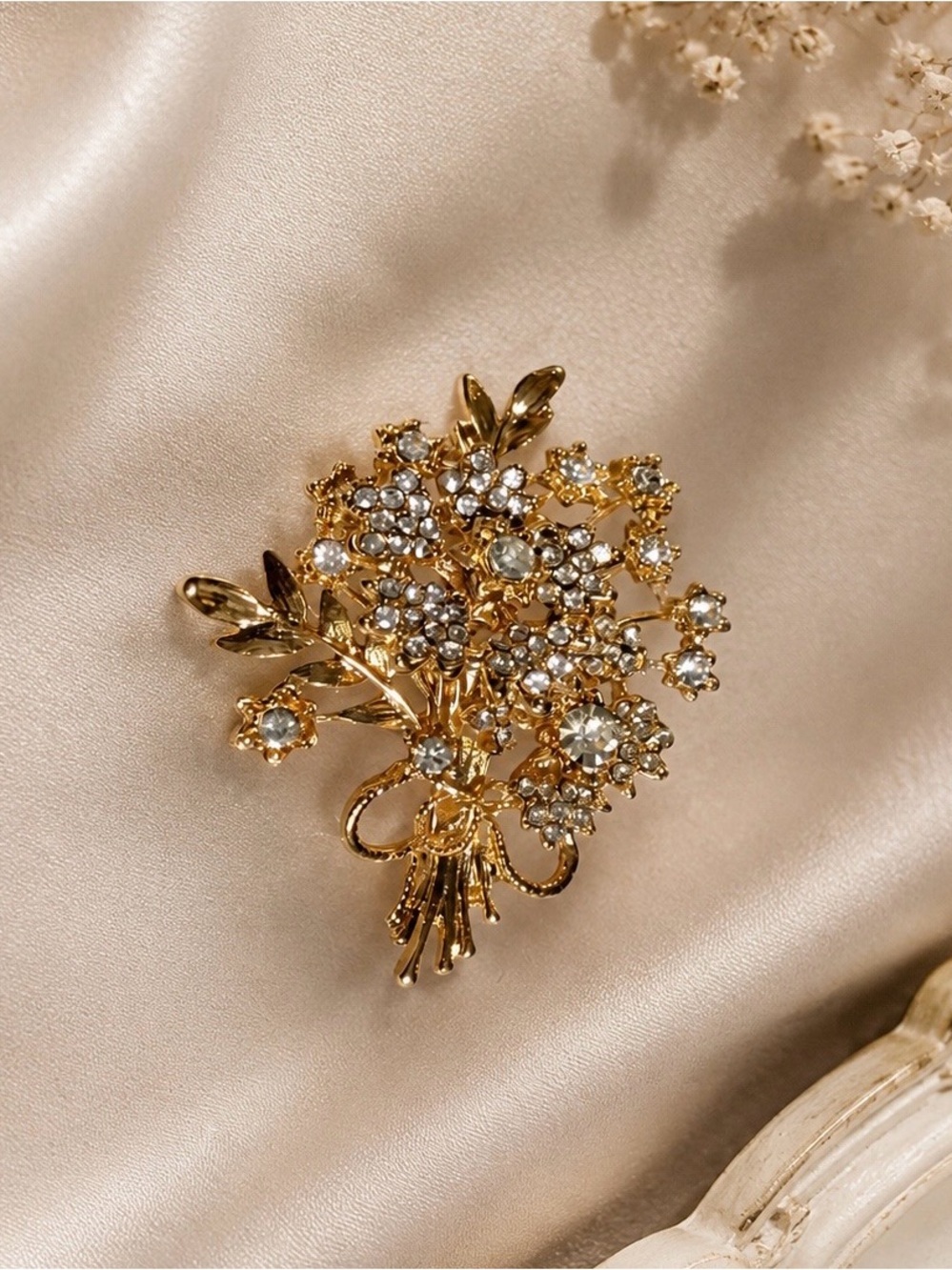 Vintage Style Gold Tone Rhinestone Tree Flower Bouquet Brooch Pin Elegant